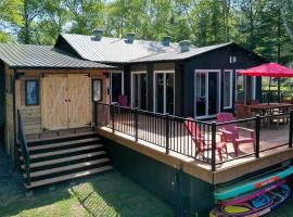 Spa & Lake Access - Chalet OREV, hotel en Nominingue