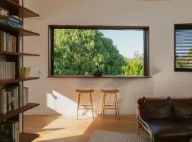 Bird & Beach - 2 minutes walk to the beach