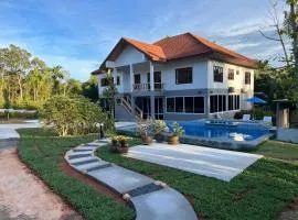 Areerat Villa HomeStay