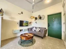 Luxury Studio at Botanica - Pool, Balcony - 5 Minutes to Candolim Beach