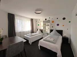 Modern Apartments Neuburg 29 - NEU - 2 Zimmer - 4 Separate Betten, Komfort, Top Ausgestattet, Smart TV, Wi-Fi