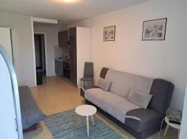 Cap City, modeste rez-de-jardin 500m plage et du Port