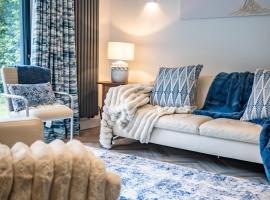 Luxury cottage with high-end bathrooms - NEWLY REFURBISHED, hotel in Sutton Scotney