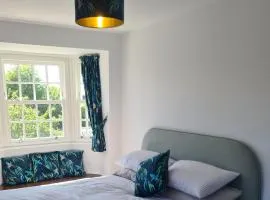 Number 10 - Stunning brand new house - sleeps 6 - free parking
