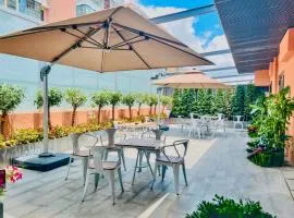 Dayin Serene Garden Hotel -Shanghai Hongqiao North Xinjing Metro Station -Large Social Area -Bar -Café -Gym -Free Laundry Luggage Storage -24H Front Desk-English Service