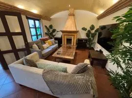 'Entertainment Home with Courtyard & Rooftop