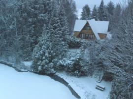 Comfort & Lake Access - Au Pic du Lac, hotel in Saint-Aimé-Du-Lac-des-Îles
