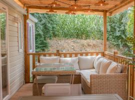 Mobil Home les pieds dans l'eau, hotel in Canet-en-Roussillon