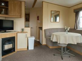 Golden Gate Holiday Centre - 19059, hotel i Rowen