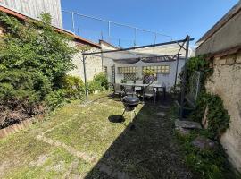 Montréal, Maison pétillante et accueillante, Hotel in Reims