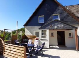 Ferienhaus Maag, 102qm, hotel in Attendorn