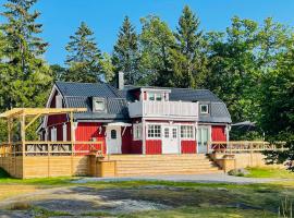 Awesome Home In Ingarö With Ethernet Internet, hotel with hot tubs in Forsvik