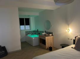 SPA & Détente - Cocon romantique au coeur de Moulins, hotel v destinaci Moulins