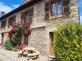 Ô Loue Rétro - 6 personne - 1er étage, hotel in Quingey