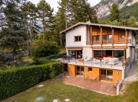 Villa Sarmaz – Accès direct au lac et ponton privé，位于芒通圣贝尔纳的酒店