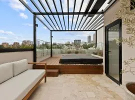 5BR Terrace House, Rooftop Spa & Amazing City View