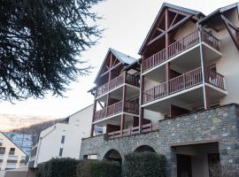 T2 avec piscine couverte et parking, hotel in Saint-Lary-Soulan