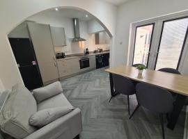 Pearce House-Brand New 3 bed-Sleeps 6-Garden, ξενοδοχείο στο Έξετερ