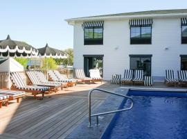 The Inn Hotel Lake Okoboji, an Ascend Collection Hotel、アーノルズ・パークのホテル