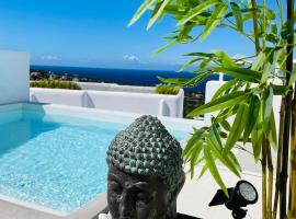 Romantic Santorini-Style Villa with Private Pool and Sea View, ξενοδοχείο σε Orga