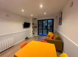 Suresnes 3 cozy rooms refurbished and parking!