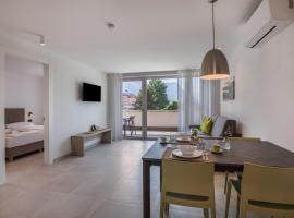 Apartments Curti - Waldgrün, hotel in Laives