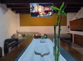 Casa Centrica con Cochera Privada y Portón Eléctrico para facil acceso