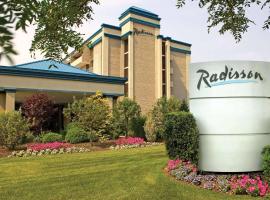 Radisson Hotel Hauppauge-Long Island، فندق في هاوبباوج