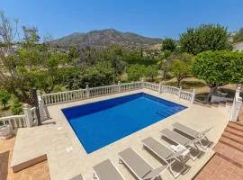 Luxury villa with tennis & pool