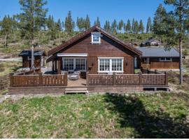 Cozy year-round cabin with sauna at Furutangen, hotel in Åmot