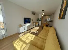 Elegant Stay 1-Bedroom Apartment in St St Constantine and Helena, Free Parking