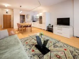 City Center 1 BR Apartment Julia