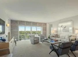 Sophisticated 2 Bedroom Penthouse with Water Views