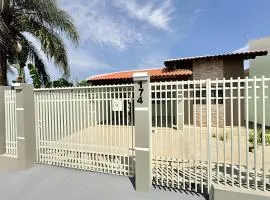 Casa linda e espaçosa, ar condicionado e 2 vagas