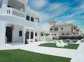 World Class Luxurious 5 BDR Villa In Palm Jumeriah