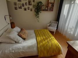 espace privé, balcon vue montagnes pour 1 à 4 personnes, ξενοδοχείο στη Γκρενόμπλ