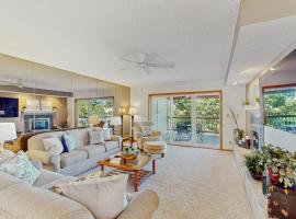 Whispering Breeze Condo, hotel v destinaci Laguna Beach