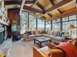 4BR Home Lake Views, Deck, Chefs Kitchen