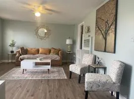 Historic 1BR Apt Kitchen Near VSU SGMC Down Town