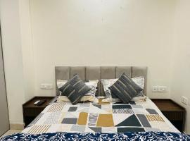 Luxe Homes luxury stay with Balcony, Hotel in Mohali