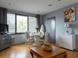 Lumineux - parking - wifi - clim - 3 lits dont 1 King size - jardin-, ξενοδοχείο σε Mont-de-Marsan