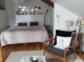 La Suite 27 bis, maison indépendante avec terrasse, proche gare et centre