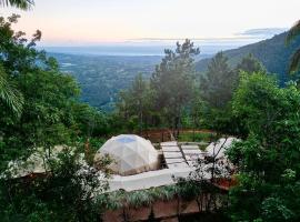 Romantic Glamping Dome with Epic Mountain Views, luxusní kemp v destinaci Jarabacoa