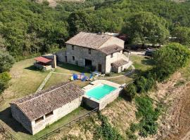 CASALE AL LAGO con PISCINA E SAUNA, hotel a Corbara
