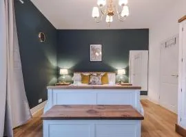 Stylish 5BR House, Chester Centre - Sleeps 12