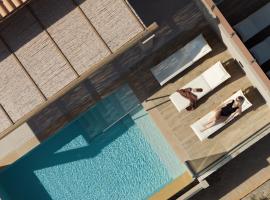 Luxurious Stone Villas, ξενοδοχείο στη Λυγαριά