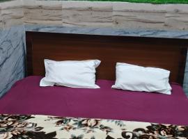 Krishan kripa dham near banke bihari g temple 400 mtr, Hotel in Vrindāvan