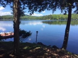 Journeys End Lodging Cabins, hotel in Long Lake