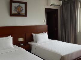 Van Ha Boutique Hotel Etown - Nhà Ga T3, hotel near Tan Son Nhat International Airport - SGN, Ho Chi Minh City