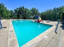 Royal Moose Lodge - A Grand Adventure for 20, hotel i Branson